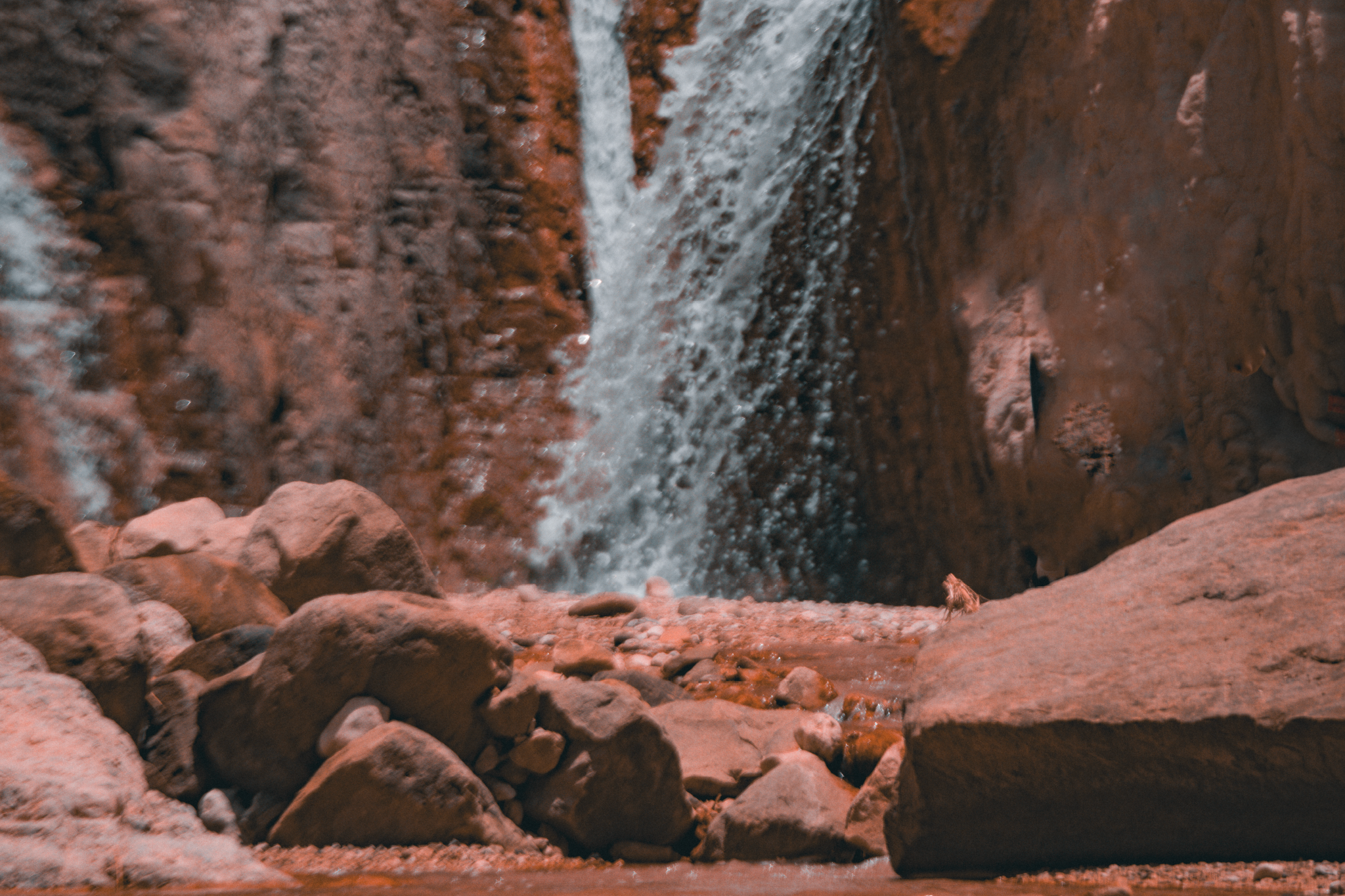 August hikes آب